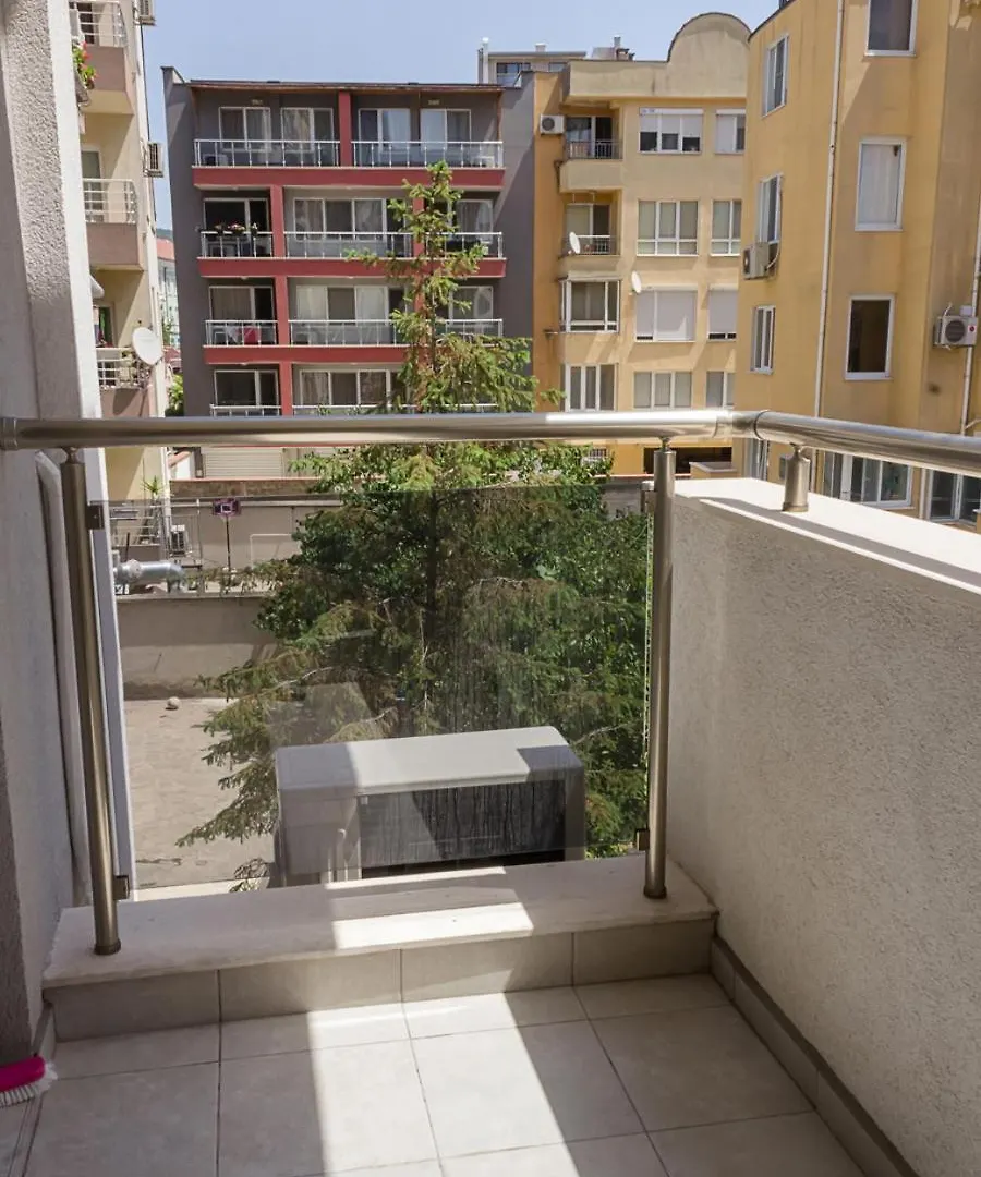 Homey 1-Bd Apartment In Varna, Next To Grand Mall Varna
